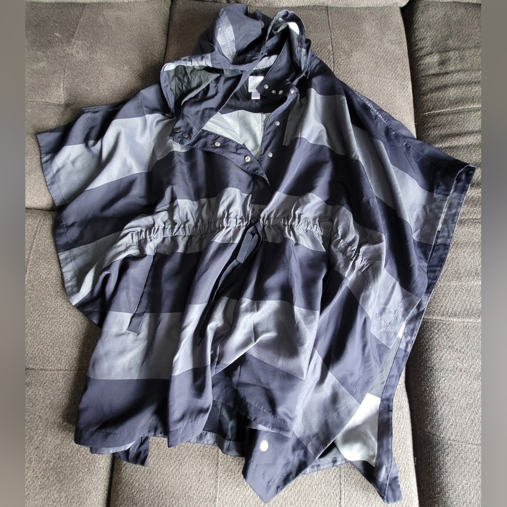 Livi Active hooded poncho jacket in size 18/20